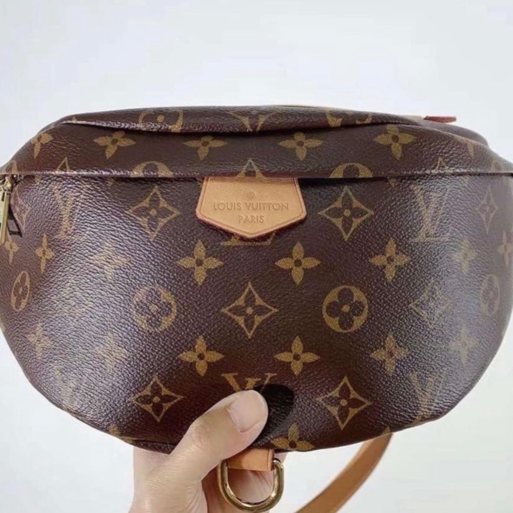 SOLD OUT””””Louis Vuitton Brand new condition bumbag
